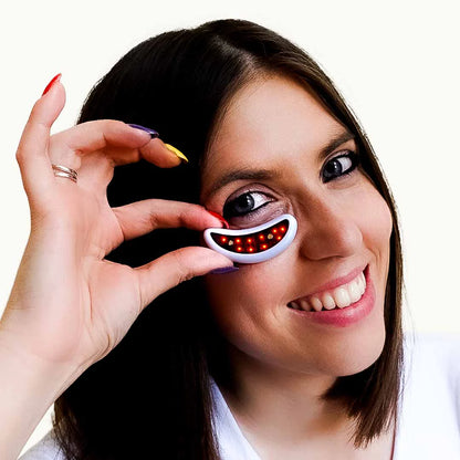 Occhiali per terapia a luce rossa sotto gli occhi